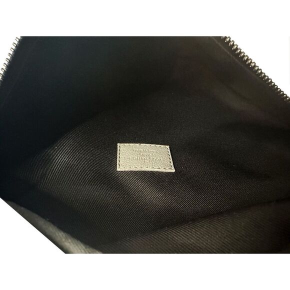 LV Discovery Bum Bag - Monogram Shadow - Picture 4 of 8